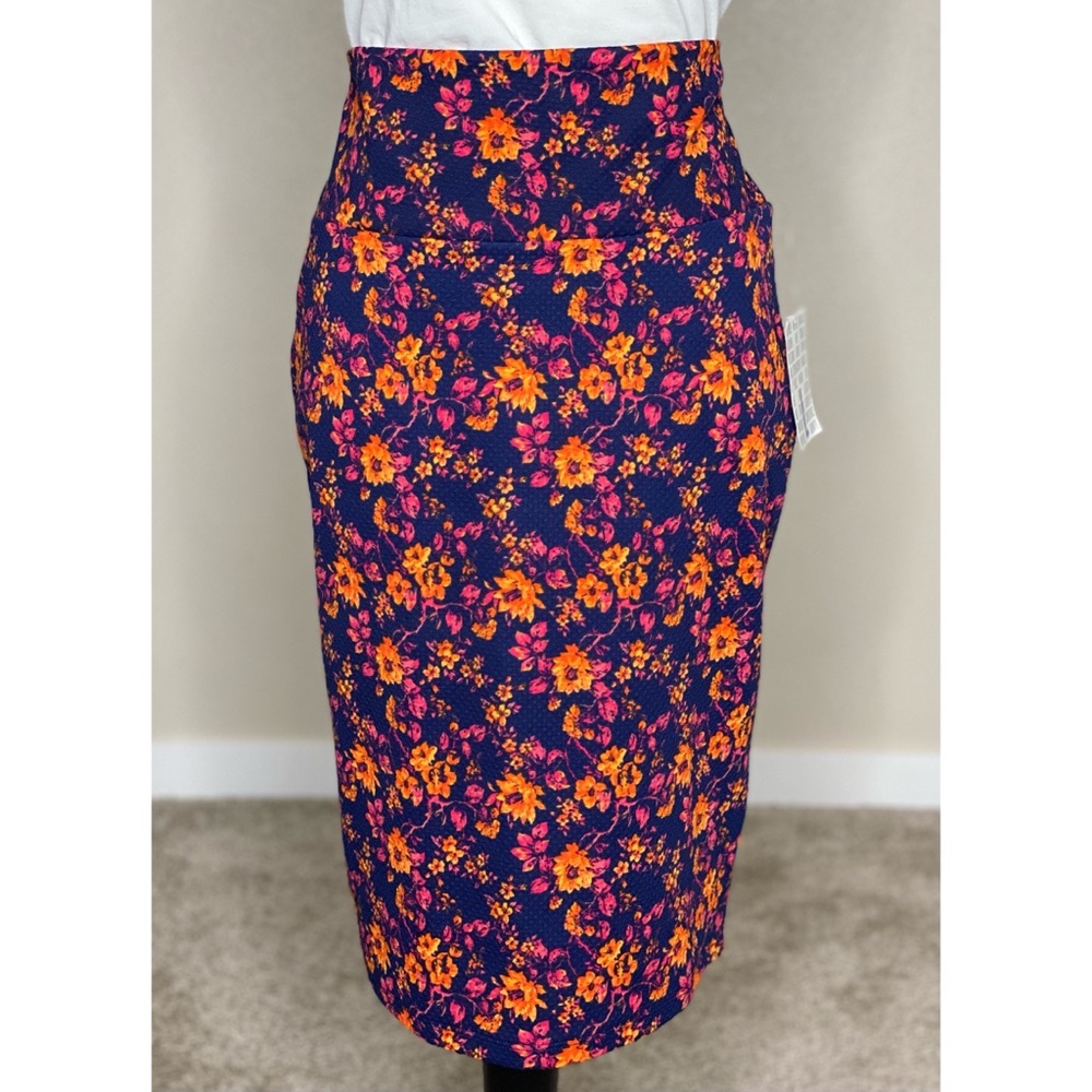 LULAROE- Cassie Skirt Floral‎ Print Size Large
